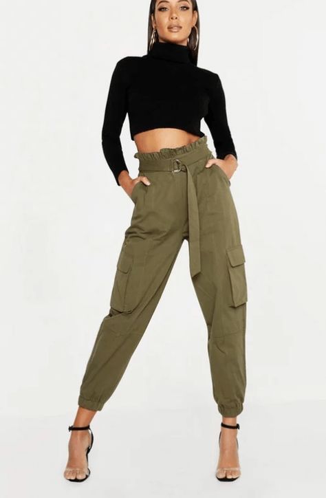 pantalon cargo boohoo Outfit Dames, Moda Safari, Man Pants, Printed Palazzo Pants, Mens Jogger Pants, Cargo Pants Outfit, Day Time, Outfit Look, Cargo Pants Women