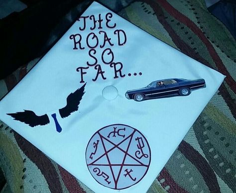 Supernatural Graduation Cap, Harry Potter Graduation, Impala 67, Graduation Cap Ideas, Supernatural Merchandise, Grad Quotes, High School Graduation Cap, Senior Year Of High School, Cap Ideas