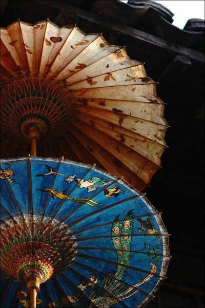 Paper Parasol, Monte Fuji, Japanese Umbrella, Memoirs Of A Geisha, Paper Umbrellas, Asian Inspiration, Under My Umbrella, Umbrellas Parasols, China Travel