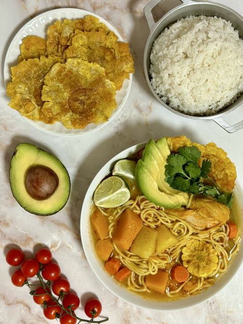 Sopa de Pollo con Fideos (Puerto Rican Chicken Noodle Soup) Puerto Rican Chicken Soup, Puerto Rican Chicken, Types Of Noodles, Kabocha Squash, Plantains Fried, Puerto Rican Recipes, Stuffed Pepper Soup, Dinner Appetizers, Chicken Noodle Soup