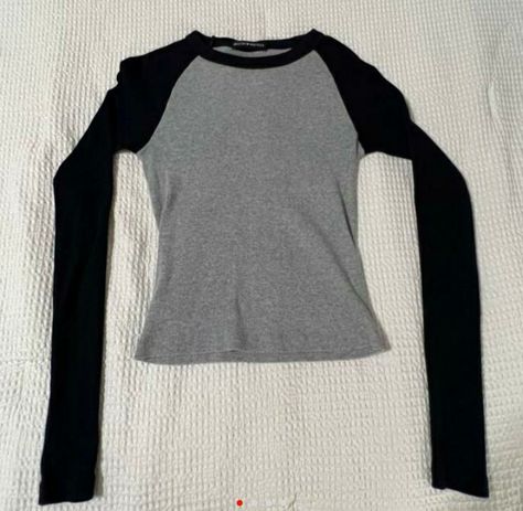 Long Sleeve Baseball Tee Outfit, Long Sleeve Baseball Tee, Swaggy Outfits, New Wardrobe, Dream Clothes, Types Of Fashion Styles, Brandy Melville, Baseball Tee, Everyday Outfits