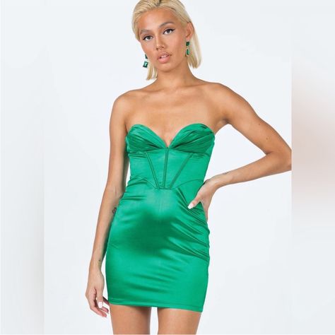 ### Product Description: Turn Heads And Make A Statement With This Vibrant Green Mini Dress From Princess Polly. Designed To Accentuate Your Curves, This Strapless Dress Features A Sweetheart Neckline And Structured Bodice That Provides A Flattering Fit And A Touch Of Sophistication. The Sleek, Body-Hugging Silhouette Ensures You Stand Out At Any Event, Whether It's A Night Out With Friends Or A Special Celebration. Crafted From A Silky-Smooth Fabric, This Mini Dress Offers A Luxurious Feel Agai Bright Green Mini Dress, Party Dress Night, Pink Plaid Dress, Princess Polly Dress, Cute Floral Dresses, Dress Night Out, Hugging Silhouette, Corset Bustier, Polly Dress