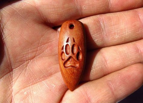 Wood Spoon Carving, Wolf Paw, Dremel Carving, Simple Wood Carving, Wood Carving For Beginners, Wood Jewelery, Jewelry Wood, Necklace Wood, Bone Jewelry