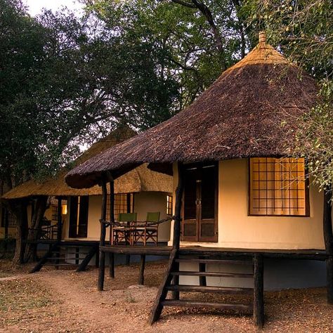 African Lodges, Round House Plans, Luxury Safari Lodge, Village Ideas, African House, Mud House, Luxury Safari, Safari Lodge, Kruger National Park