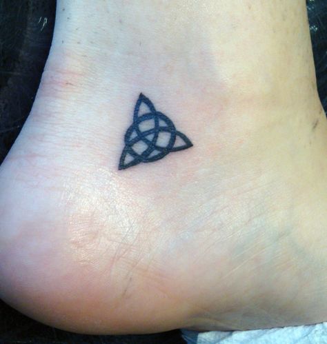 Small Celtic Tattoos, Gaelic Tattoo, Tattoo For Women Small, Small Symbols, Ireland Tattoo, Trinity Tattoo, Cute Ankle Tattoos, Shamrock Tattoos, Celtic Knot Tattoo