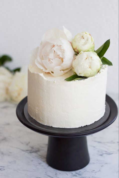 White Peony Wedding Cake, Peonies Wedding Cake, Wedding Cake Peony, Wedding Cake Ranunculus, One Teir Wedding Cake, Wedding Cake With Peonies, Cake With Peonies, One Tier Wedding Cake, Cake With Peaches