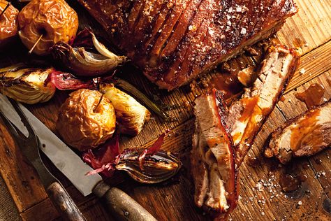 Succulent pork belly with crispy crackling is perfectly paired with the flavours of fennel and apple. Apple Cider Gravy, Cider Gravy, Apple Cider Pork, Belly Pork, Hearty Recipes, Beverage Ideas, Pork Belly Recipes, Crispy Pork Belly, Pork Ham