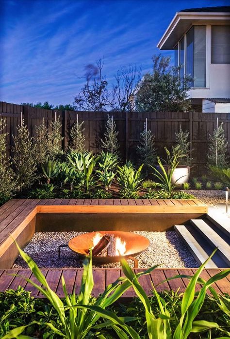 35 Modern outdoor patio designs that will blow your mind Modern Outdoor Patio, Outdoor Patio Designs, Fire Pit Area, Fire Pit Designs, Have Inspiration, Backyard Fire, Fire Pit Backyard, Outdoor Fire, Back Garden