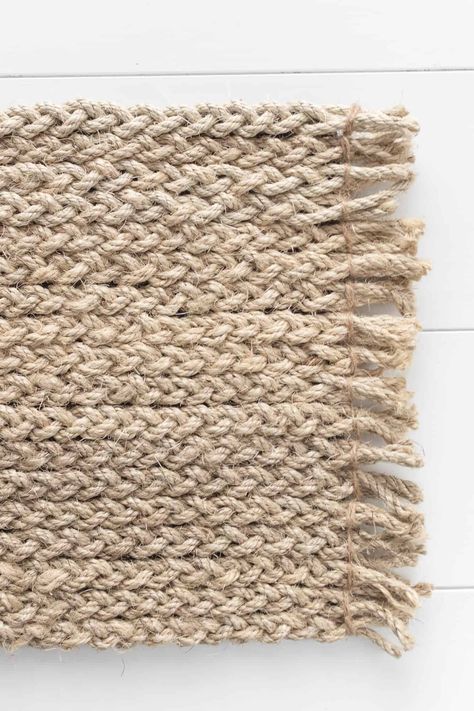 Doormats and outdoor rugs are some of those items that you didn’t realize cost so much until you started living on your own. It’s crazy how much ... | 8-No-Sew-Braided-Rug-682x1024 #doormat #doormats #outdoorrugs #diy #desertdomicile Rope Rug, Braided Rug Diy, Cottage French, Rug Tutorial, Diy Braids, Plain Rugs, Work Diy, Rope Crafts, Farmhouse Cottage