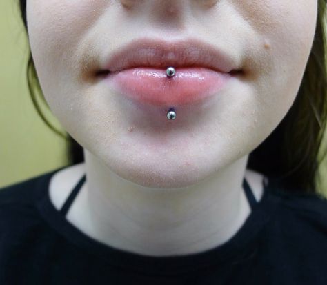 Vertical Labret Piercing Small Lips, Vertical Labret Piercing, Vertical Labret, Small Lips, Cool Piercings, Labret Piercing, Body Modification, Lip Piercing, Body Modifications