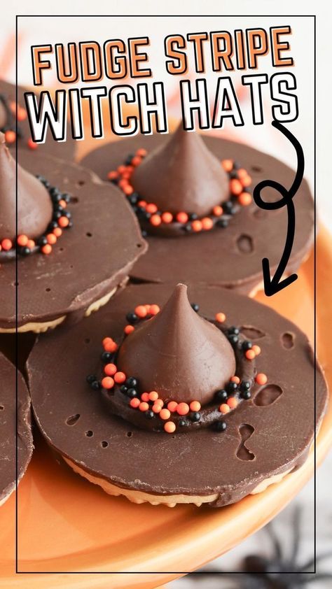 Christmas In Usa, Hocus Pocus Movie Night, Homemade Halloween Treats, Bake Halloween, Halloween Themed Desserts, Best Halloween Party, Witch Hat Cookies, Easy Halloween Cookies, Halloween Treats To Make