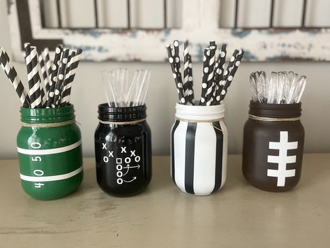 Football Sports Banquet, Football Team Dinner Decorations, Football Themed 40th Birthday Party, Football Mason Jars Centerpieces, Sports Table Decorations, Classy Football Decor, Diy Football Birthday Party Decorations, Football Birthday Decor, Diy Football Decorations