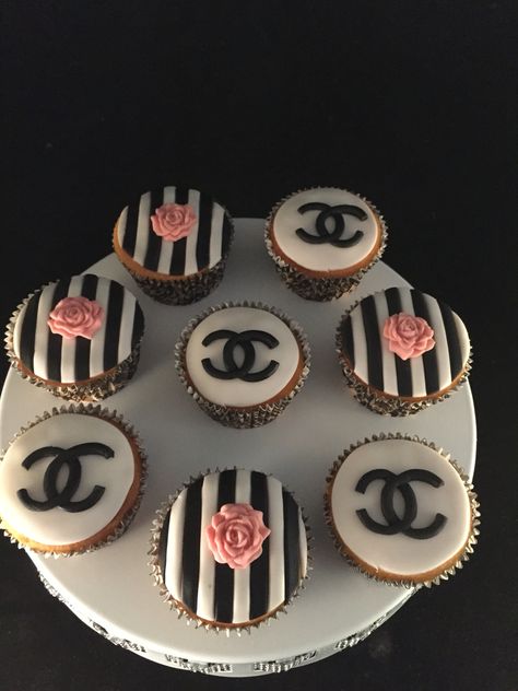 Chanel cupcakes Chanel Treats, Cupcakes For Women, Chanel Cakes, Coco Chanel Cake, Chanel Birthday Party Decoration, Coco Chanel Birthday Party, Coco Chanel Birthday, Birthday Cupcakes For Women, Chanel Cupcakes