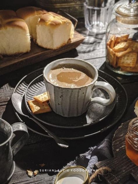 Coffee Vs Tea, Food Photography Composition, Moody Food Photography, Best Food Photography, Dark Food Photography, Bread Shop, Food Photography Tips, Food Drink Photography, Smartphone Photography