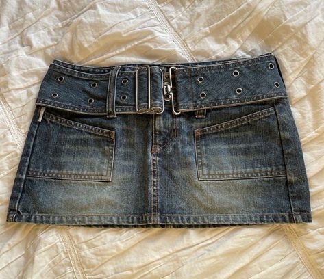 Y2k Miniskirt Outfits, Grunge Mini Skirt, Mini Jeans Skirt, 2000s Skirt, Y2k Mini Skirt, Y2k Skirts, Y2k Skirt, Thrift Inspo, Fits Clothes