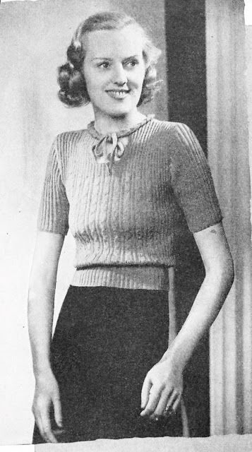 The Vintage Pattern Files - Free 1930's Knitting Pattern - A Dear Little Jumper Jumper Knitting Pattern, Fair Isles, Motif Vintage, Vintage Knitting Patterns, Knitting Books, Twin Set, Vintage Knitting, Fashion Books, Vintage Pattern