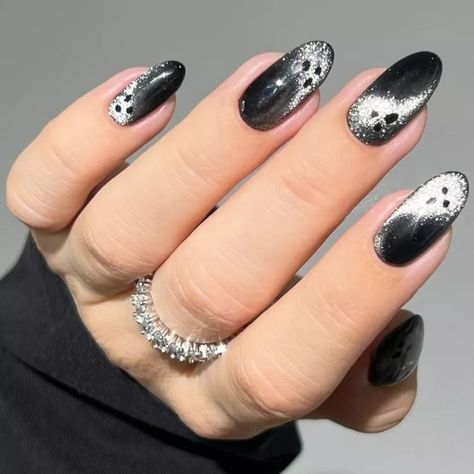 17 Black Glitter Nail Ideas for a Polished, Sparkly Mani Black Sparkly Nail Ideas, Halloween Nails Sparkly, Black Glitter Nail Designs, Glitter Black Nails, Black Christmas Nail Designs, Glitter Nail Ideas, Black Glitter Nails, Glitter Gel Nail Designs, Emoji Nails