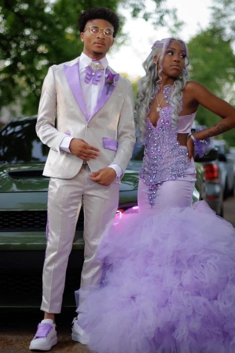 Couple Prom Outfits, Homecoming Couples Outfits, Purple Prom Suit, Prom Couples Outfits, Couple Prom, Pretty Homecoming Dresses, Prom Photoshoot, Classy Prom, Prom Inspiration