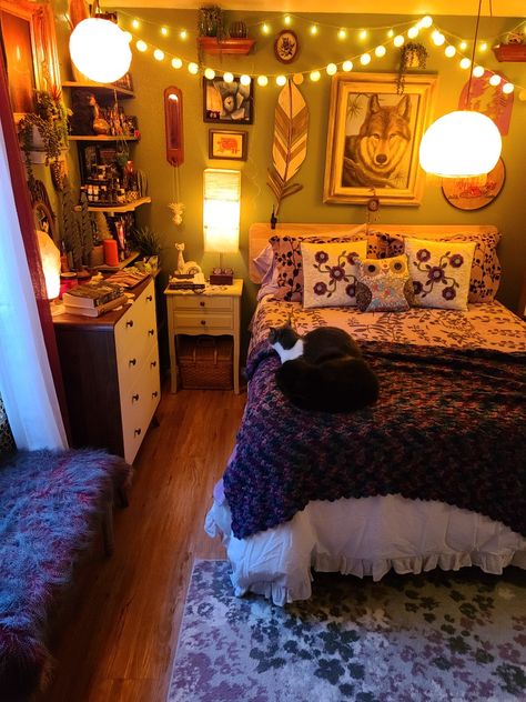 Cozy Cute Room Aesthetic, Scream 1996 Billy, Billy Loomis Stu Macher, Stu Macher, Bella Swan Twilight, Scream 1996, Billy Loomis, Basement Bedroom, Makeover Bedroom