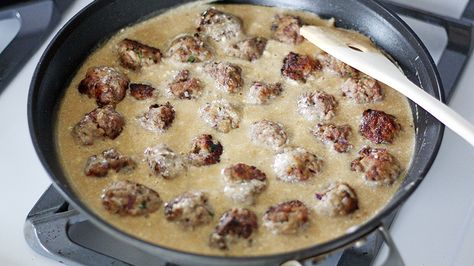 Freezer-Friendly-Swedish-Meatballs_04 Make Ahead Swedish Meatballs To Freeze, Swedish Meatballs Freezer Meal, Freezer Swedish Meatballs, Make Ahead Swedish Meatballs, Make Ahead Crockpot Meals To Freeze, Sweetish Meatballs Recipe, Swedish Meatball Sauce, Freezer Meatballs, Freezer Soups