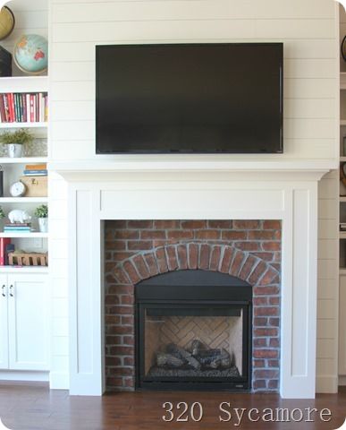 brick arch fireplace built ins Brick Fireplace With Electric Insert, Brick Arch Fireplace, Plank Fireplace, Fireplace Herringbone, Brick Mantle, Square Fireplace, Arch Fireplace, Master Fireplace, Simple Mantle