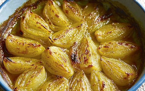 Add a splash: a sweet, sherry vinegar will enhance this simple oven-baked dish. Try Simon Hopkinson's simple roast onions recipe. Roast Onions, Vidalia Onion Recipes, Simple Sides, Vegan Feast, Baked Onions, Stock Recipes, Roasted Onions, Roasted Vegetable Recipes, Vegetable Side Dishes Recipes