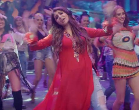 Anushka Adhm Outfit, Jaane Tu Ya Jaane Na Aditi Outfits, Anushka Sharma Ae Dil Hai Mushkil, Bollywood Night Outfit Ideas, Anushka Sharma In Ae Dil Hai Mushkil, Recreating Bollywood Movie Looks, Alizeh Ae Dil Hai Mushkil Outfits, Bollywood Looks To Recreate From Movies, Bollywood Night Outfit