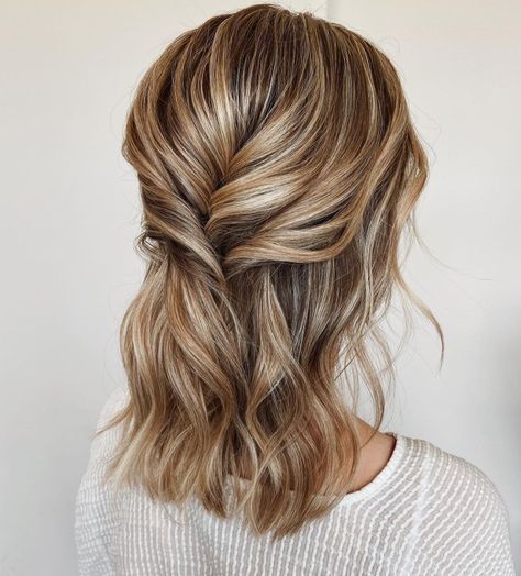 Simple Half-Up Hairstyle for Medium Hair Half Up Half Down Short Hair, Braided Half Updo, Updos For Short Hair, Half Updo Hairstyles, Up Hairdos, Simple Bridesmaid Hair, Mother Of The Bride Hair, Hair Adviser, Chin Length Hair