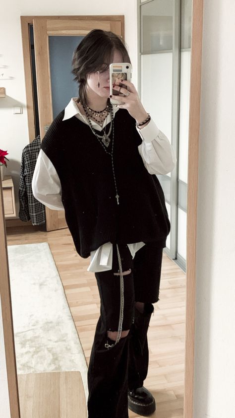 Bungo stray dogs bsd inspired outfit nonbinary alt alternative boy agender fluffy hair queer gender envy wolf cut mullet dark academia grandpa sweater vest inspiration grunge Mode Emo, Mode Grunge, 일본 패션, Siluete Umane, Alt Outfits, Tomboy Style Outfits, Alt Fashion, Jan 17, Swaggy Outfits