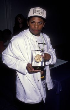 Eazy-E Eazy-E Compton Gangster, 90s Rappers Aesthetic, 90s Rappers, Hip Hop 90s, Gangster Rap, Eazy E, Hip Hop World, Hip Hop Classics, 90s Rap