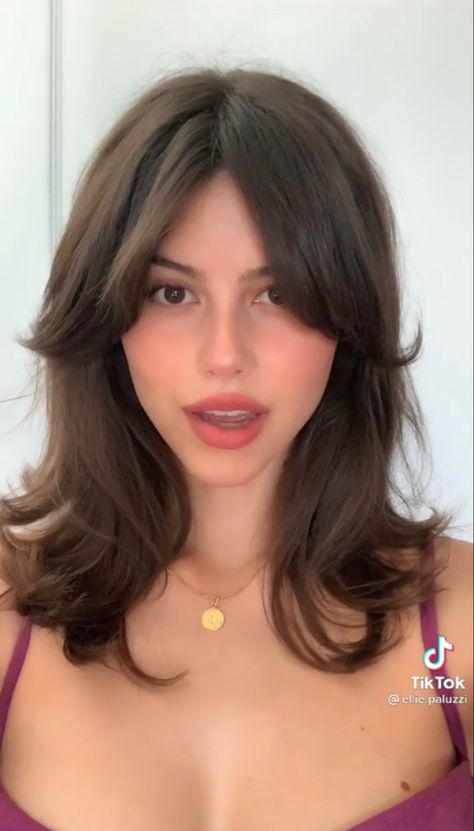 Mid Length Hair Feathered, Lob With Face Framing Layers Round Face, Short Current Bangs, Haircuts For Square Faces Short, Classy Shoulder Length Haircut, Medium Length Haircut With Layers Wavy Hair, Low Maintained Haircut, Short Hair With Layers And Bangs Fringes, 60s Medium Length Hairstyles