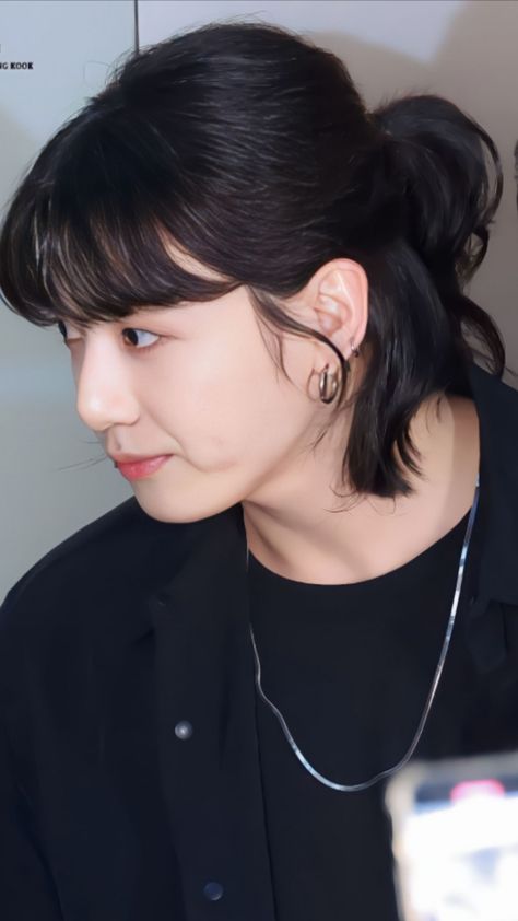 Jungkook Ck Event, Jungkook New Pics 2023, Jungkook New Hairstyle, Jungkook Hairstyle, Jungkook New, Shoulder Length Haircuts, Mens Haircut, Hair Inspiration Short, Bts Concept Photo