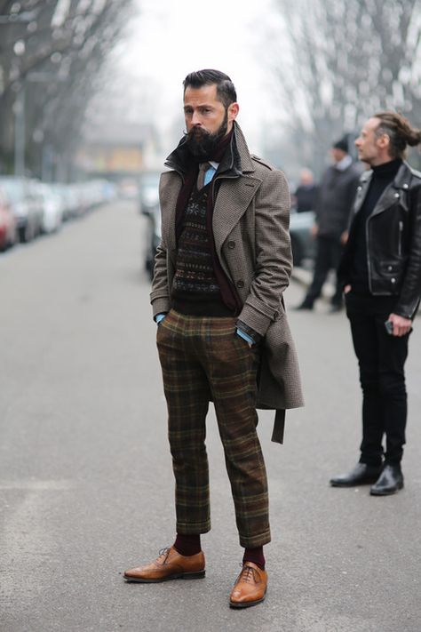 amazing look Dandy Look, Plaid Pants Outfit, Man With A Beard, Style Gentleman, Sharp Dressed Man, Men Street, Mens Winter Fashion, Plaid Pants, Gentleman Style