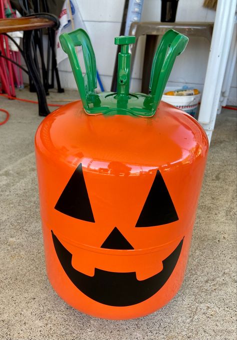 Propane Halloween Decorations, Repurpose Helium Tank, Helium Tank Pumpkin, Helium Tank Repurpose, Freon Tank Diy Projects, Tank Craft, Thanksgiving Table Crafts, Vintage Tanks, Propane Tank Art