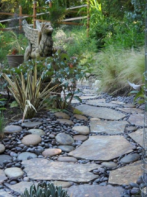 Best garden walkway to envy your visitor 32 Hardscaping Backyard, Flagstone Patio Design, Sanctuary Garden, Eclectic Garden, Pathway Landscaping, Flagstone Patio, Garden Stepping Stones, Creek Bed, Garden Walkway