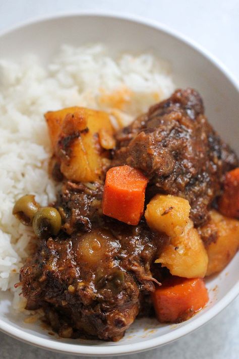 Cuban Oxtail Recipes, Dominican Oxtail Recipe, Oxtail Recipe, Nicaraguan Food, Guatemalan Recipes, Oxtail Recipes, Dried Black Beans, Cuban Culture, Potatoes And Carrots