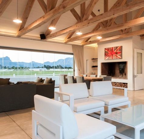 Val de Vie | House Le Roux - Exposed Trusses - Poplar 150 x 150 www.capetrusses.co.za 0732096663 Roof Beams Ideas, Open Truss Ceiling Exposed Rafters, Exposed Roof Beams, Exposed Roof Trusses Ceilings, Exposed Truss Ceiling, Exposed Trusses Living Room, Exposed Ceiling Design, Vaulted Ceiling Exposed Beams, Truss Ceiling