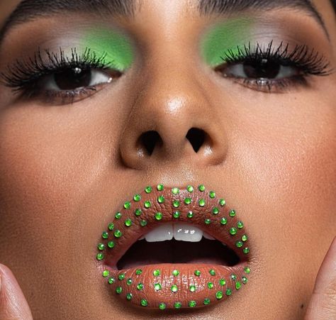 Lips and lipsticks/ liparts/green Portfolio Makeup Looks, High Fashion Makeup Editorial, Avantgarde Makeup, Editorial Makeup Photography, Intense Makeup, Arabic Makeup, Carnival Makeup, High Fashion Makeup, Makeup Board