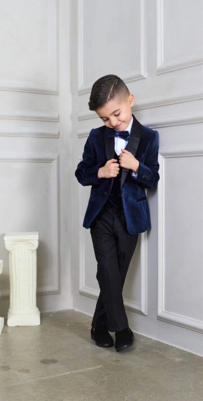 2024 Kids Wedding Outfits: Chic suits for boys & young guests Ravenclaw Wedding, Velvet Blazer Outfit, Party Wear Blazers, Shawl Lapel Tuxedo, Kid Tuxedo, Kids Wedding Outfits, Boys Tuxedo, Stylish Boy