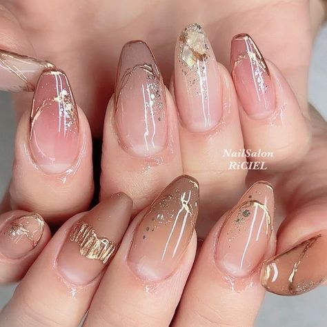 Nailart Simple Elegant, Nail Art Simple Elegant Natural, Nail Art Aesthetic Pastel, Desain Nail Art, Almond Valentines Nails, Nail Art Simple Elegant, Valentines Nails Almond, Nails Short Valentines, Short Valentines Nails