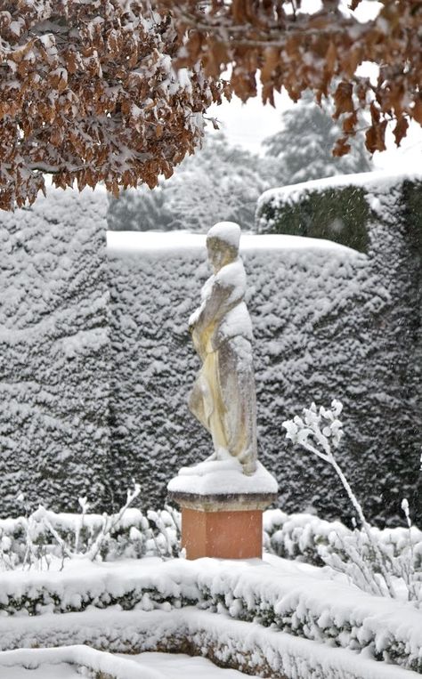 Snow Statue in Winter Garden Winter Romantic, Winter Gardens, Beautiful Winter Scenes, Trendy Diy, Garden Decor Ideas, Covered Garden, Winter's Tale, Wedding Garden, Winter Love