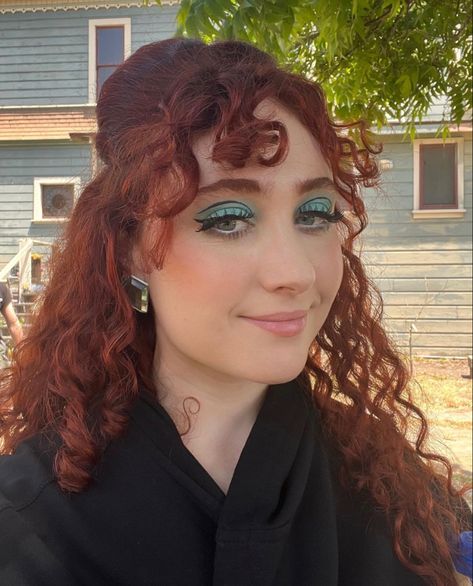 Chappell Roan Eye Makeup, Chappell Roan Selfie, Chappell Roan Rares, Chappell Roan Hair, Chappell Roan Concert Outfit Ideas, Chappell Roan Makeup, Chappell Roan Concert Outfit, Chapelle Roan, Chapell Roan