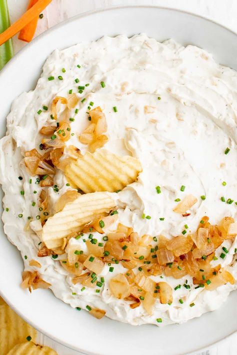 Easy Cold Dip Recipes, Sour Cream Dip Recipes, Vidalia Onion Dip, French Onion Dip Recipe, Homemade French Onion Dip, Cold Dip, Cold Dip Recipes, Onion Dip Recipe, Cold Dips