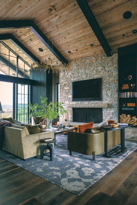 A Blend of Modern Lines and a Mountain Vernacular Inspire a New Park City Build - Mountain Living Mountain Modern Living Room, Mountain Homes Interiors, Lodge Interior Design, Mountain House Interior, Mountain Living Room, Oak Paneling, Modern Mountain Cabin, Mountain House Design, Modern Cabin Interior