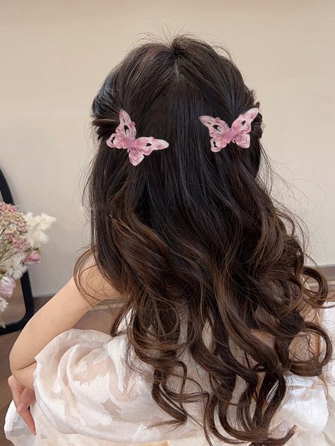 Rosa  Collar  Metacrilato   Embellished   Accesorios de Mujer Coquette Hairstyles, Alligator Hair Clip, Hair Styling Accessories, Butterfly Decor, Hair Creations, Pink Collar, Styling Accessories, Butterfly Decorations, Pink Collars