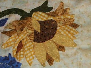 ~A Simple Thread~: What happened? Sunflowers Quilt Pattern, Applique Sunflower Pattern, Sunflower Applique Pattern Free, Sunflower Quilt Blocks, Flower Applique Patterns Templates Free Printable, Sunflower Quilts Ideas, Yellow Quilts Ideas, Sunflower Applique Pattern, Sunflower Quilt Block