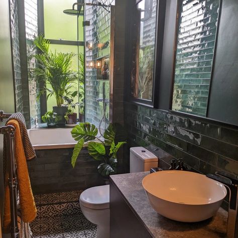 A dark and dramatic bathroom with  deep bath and lots of plants for a luxurious atmosphere Japan Bathroom Design, Small Soaking Tub, Japanese Inspired Bathroom, Japan Bathroom, Small Narrow Bathroom, Long Narrow Bathroom, Japanese Bathroom Design, Japanese Style Bathroom, Japanese Bathroom