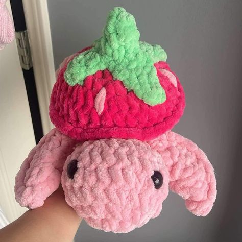 Crochet Stuffed Animals Turtle, Crochet Plushies Amigurumi, Strawberry Turtle Crochet, Crochet Patterns Plushies, Cute Crochet Things, Strawberry Plushie, Animal Stuffed Animals, Strawberry Turtle, Crocheted Strawberry