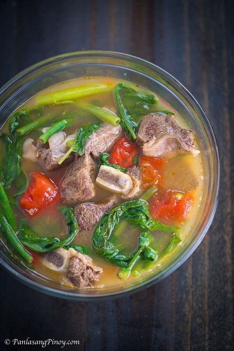 Beef Short Rib Sinigang na may Pakwan Beef Sinigang Recipe, Sinigang Recipe Beef, Kangkong Leaves, Ribs Soup Recipe, Filipino Soup Recipes, Pagkaing Pinoy, Filipino Soup, Sinigang Recipe, Ribs Soup