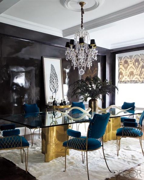 glossy black walls, white ceiling, royal blue chair paired with golden details, chandelier Hotel Modern, Nyc Luxury, Architecture Industrial, Lacquered Walls, Black Rooms, Loft Ideas, Dining Room Light Fixtures, Designer Interior, Room Chandelier